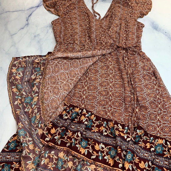 Band Of Gypsies Flutter Boho Wrap Medallion Dress - Picture 7 of 8